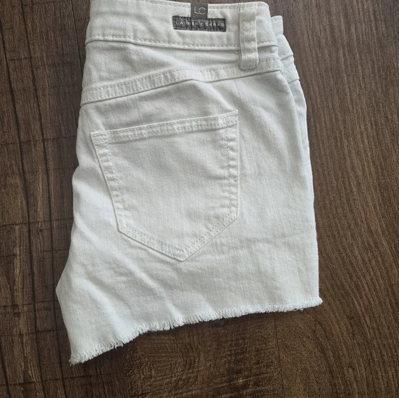 Lauren Conrad White  Women's Shorts Sz 0 Frayed Hem - Picture 3 of 9